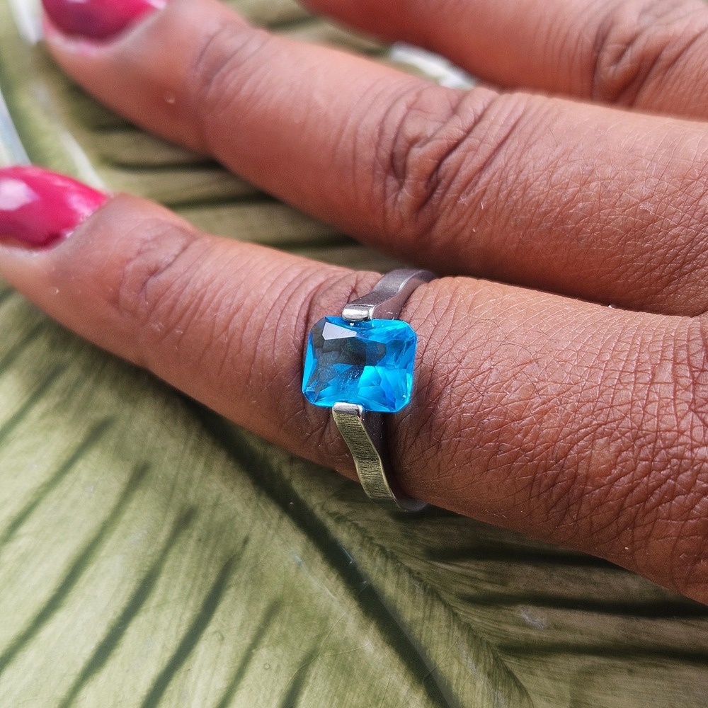Modernist Brushed Silvertone Stainless steel Ring Emerald Cut Blue Size 10.25 - Picture 9 of 10